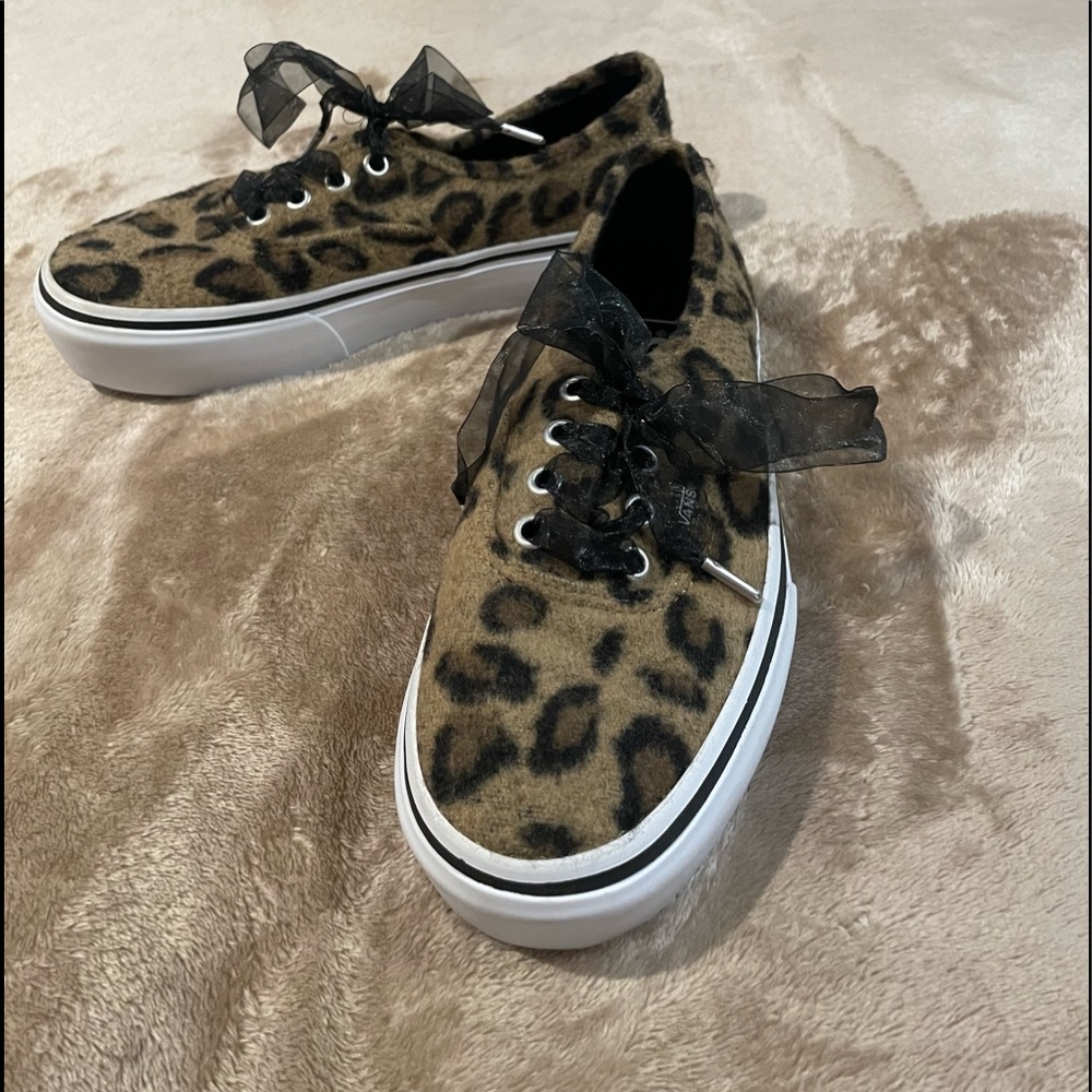 Limited edition platform vans. Faux fur leopard print + white sole and ribbon.